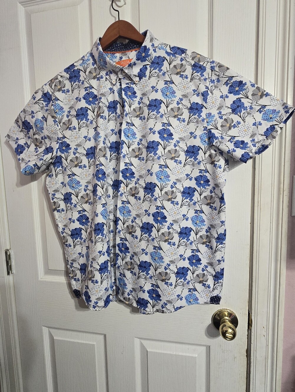 TALLIA White Short-Sleeve Button-Down with Blue Floral Print